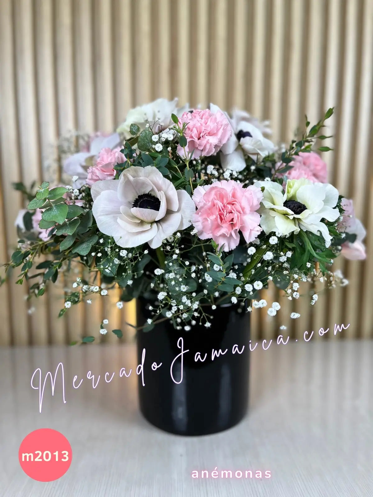 Anémonas rosa y claveles en florero · foto 1