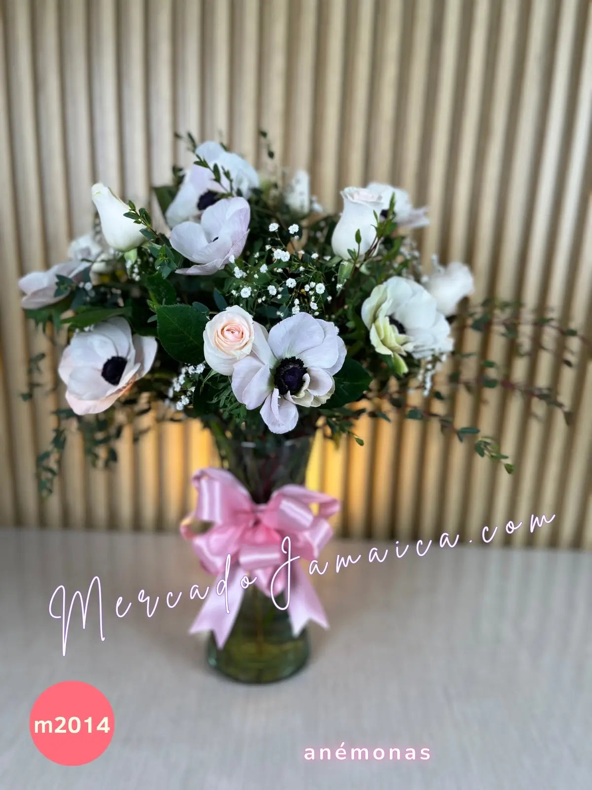 Anémonas y 12 Rosas Rosa Claro en Florero · foto 3