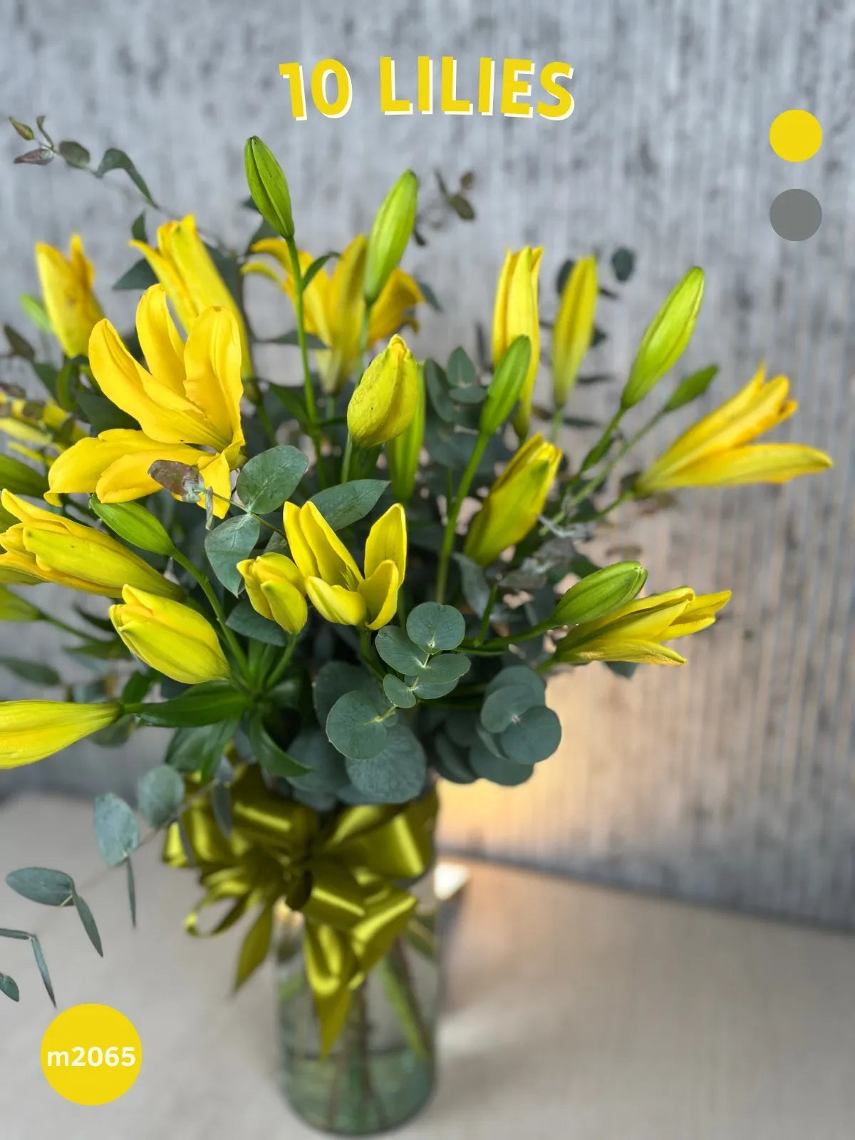 10 Lilies Amarillos en Cilindro de Vidrio · foto 2
