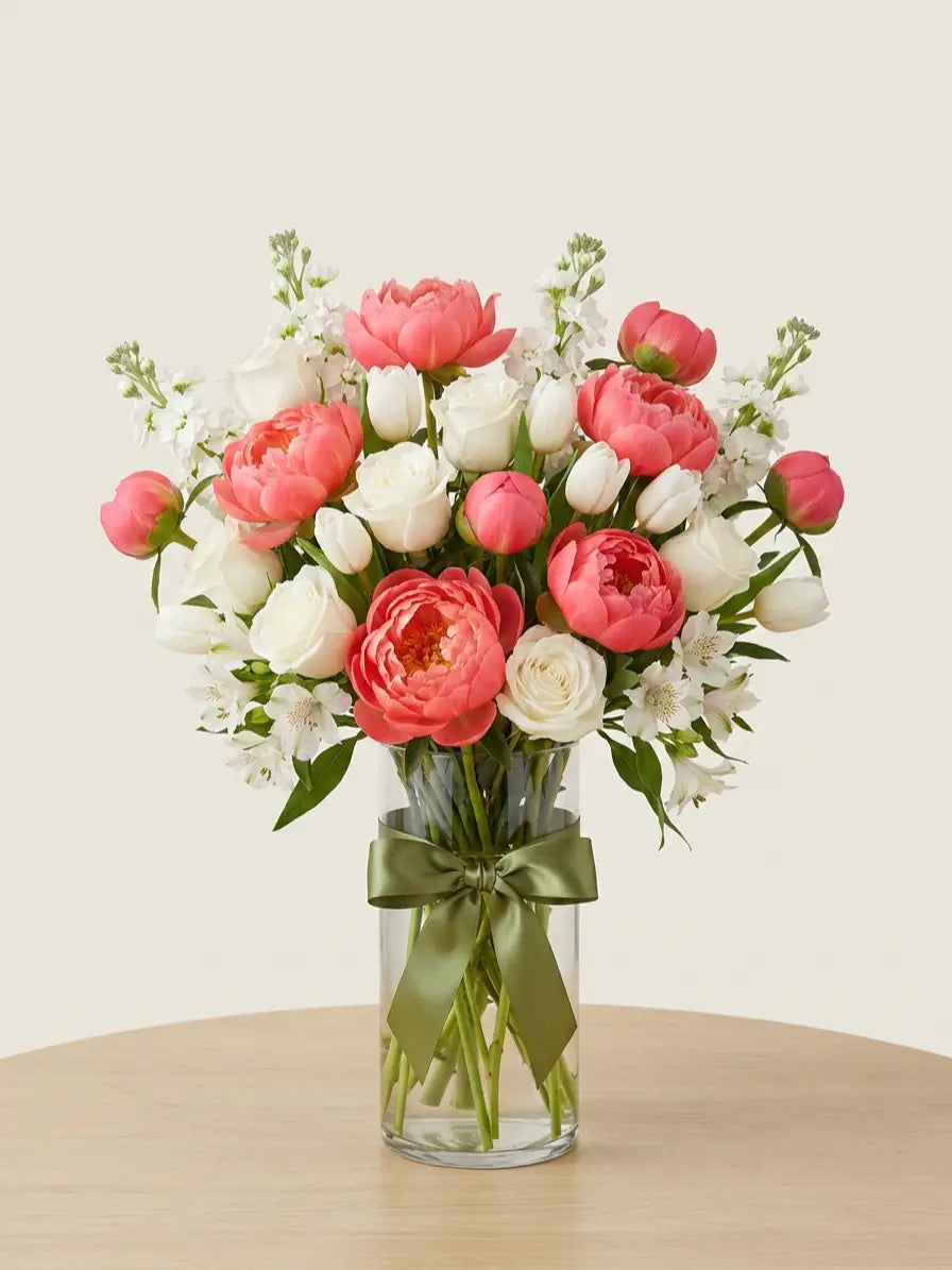 10 Peonías Coral con Rosas y Tulipanes · foto 1