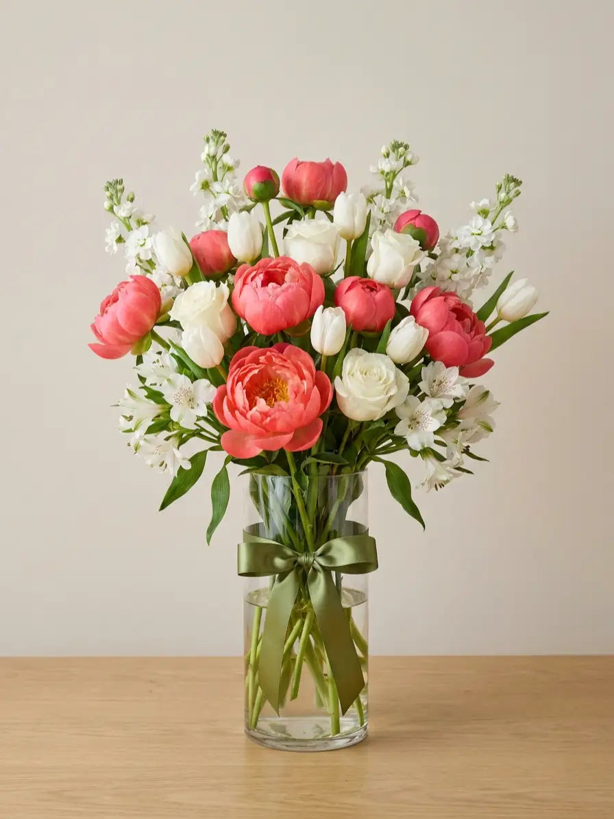 10 Peonías Coral con Rosas y Tulipanes · foto 3